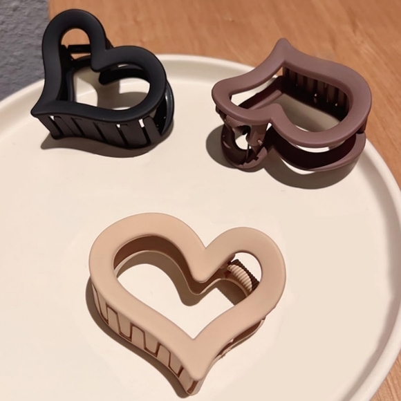 Bundle of 3 Heart-Shaped Hair Clip  Black Brown Tan - Picture 2 of 7